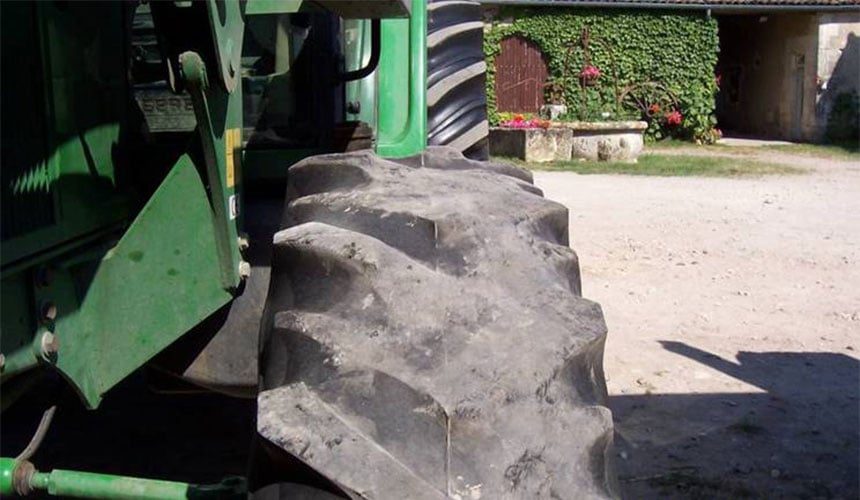 Verschleiß bei Agrarreifen aufgrund eines positiven Sturzes