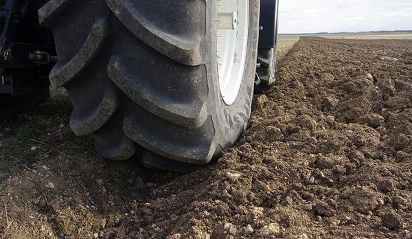 Reifen Pneu Maxi Traction IF Firestone bei der Arbeit mit einem Druck von 0,8 bar