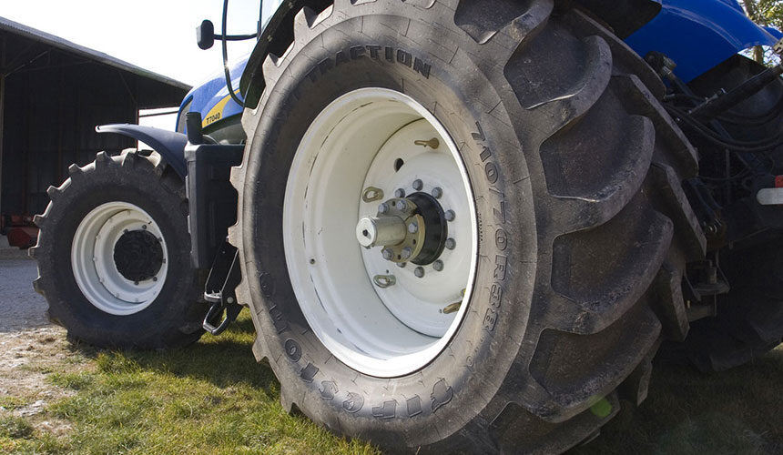 Montage großformatiger Reifen 710/70 R 38