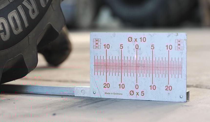Spureinstellung an der Vorderachse mit Lasertechnik