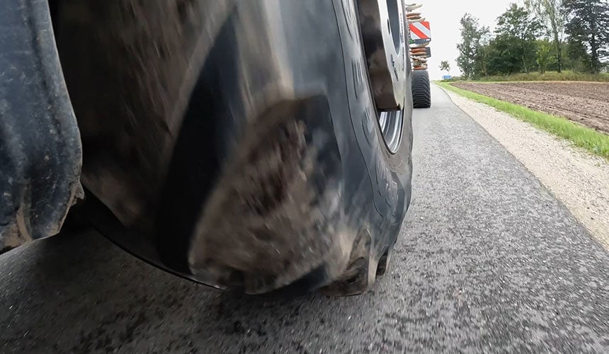 Asphalt ist für Agrarreifen sehr aggressiv
