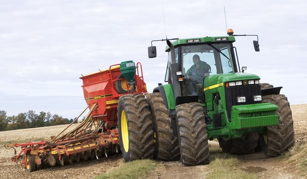 Welcher Agrarreifen bringt bei gleicher Größer bessere Leistungen?