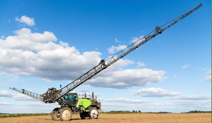 Sehr breite selbstfahrende Feldspritze mit RDT 23 von Firestone