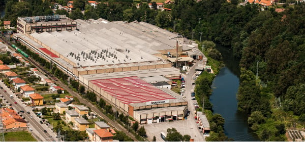 Das Werk von Bridgestone/Firestone in Puente San Miguel (Spanien).